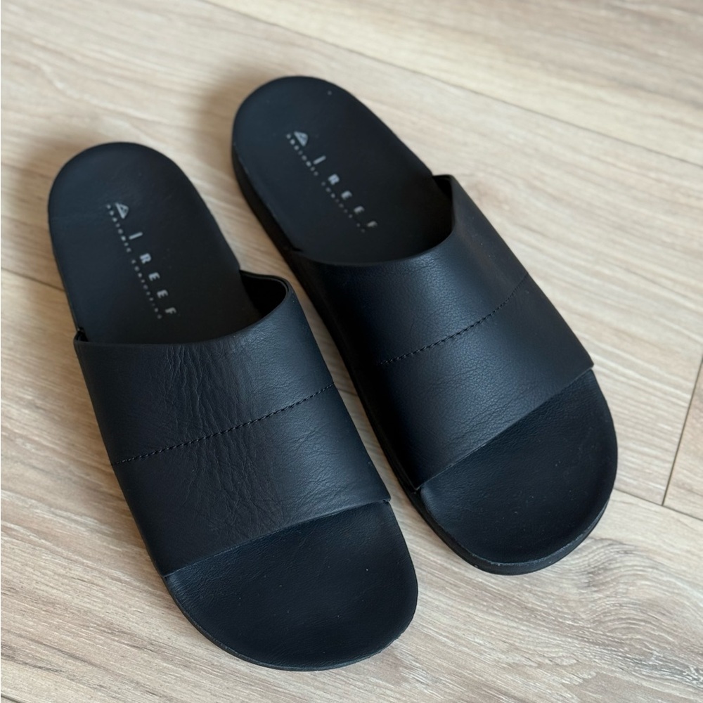 Reef Mens Slides Size 10  Black Shoes Sandals